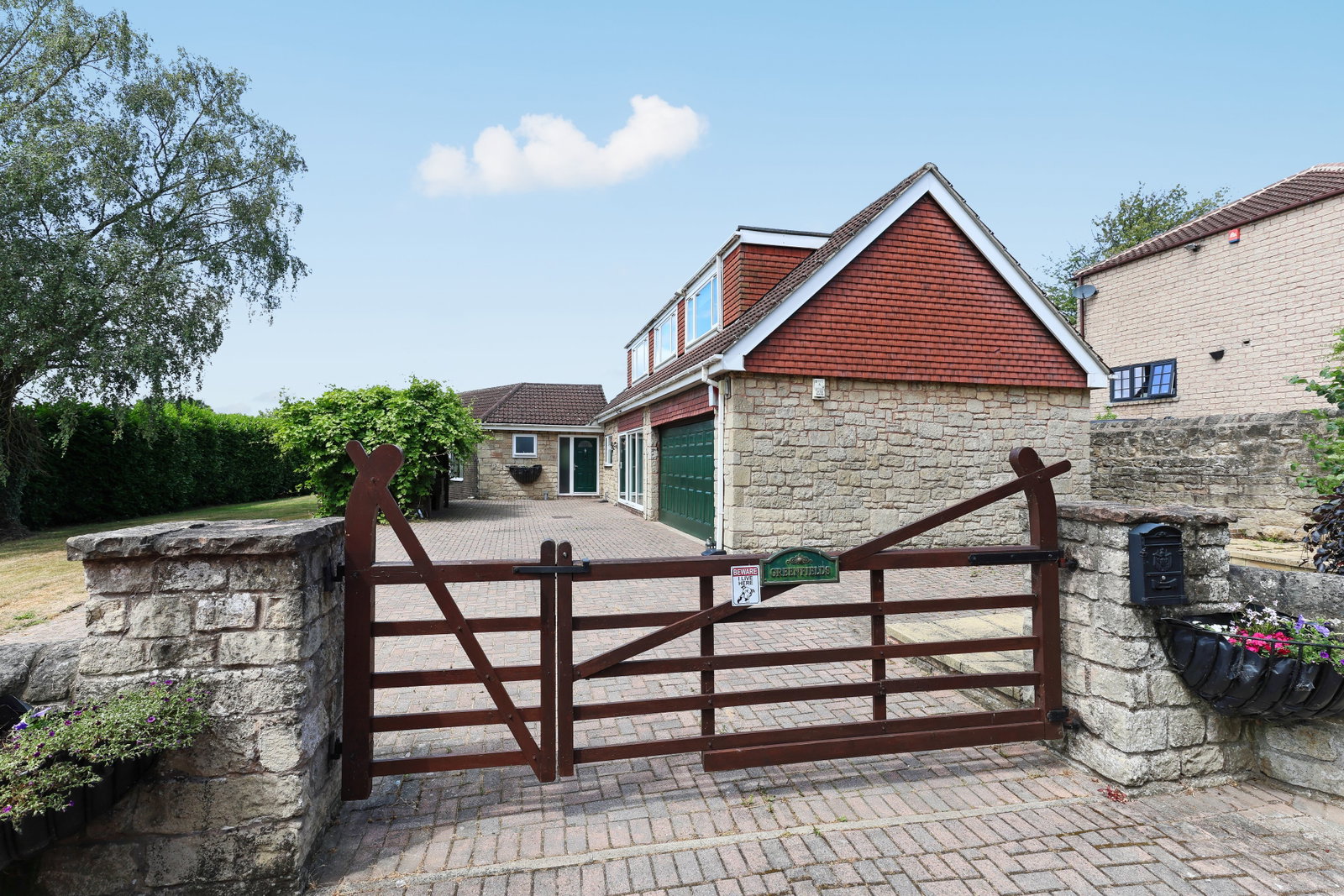 Greenfields, Hooton Lane, S25